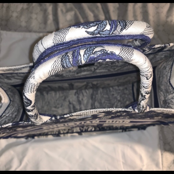 Christian Dior large book tote - Picture 4 of 11